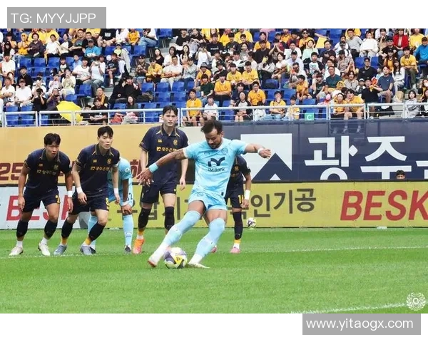 中韩两国足球比赛直播盛况回顾与精彩瞬间分享 中韩两国足球比赛直播盛况回顾与精彩瞬间分享