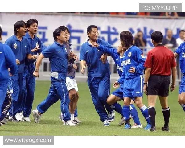 克劳利队与朴次茅斯队激战正酣精彩对决引发球迷热议